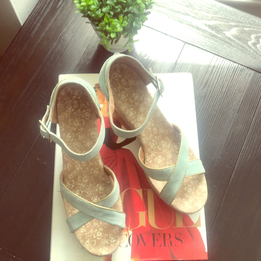 Toms wedges